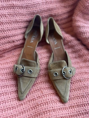 Auténtico PRADA Vintage Gamuza Camel Gatito Tacón Hebilla Plateada Acento Talla 40 Foto 1 de 4