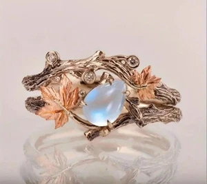 Anillo de piedra lunar hoja de arce ramita dorada - Elegante inspirado en la naturaleza talla 6 - Imagen 1 de 4