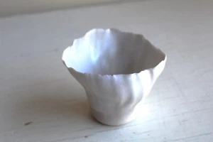 3 in Delicate Hand Thrown Flanged Sea Shell Fine White Porcelain Vase By Owen - Picture 1 of 8