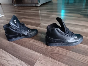 Nike Blazer Mid Women’s Jr. Size 6.5Y Black Leather sneaker shoes 318705 001 - Picture 1 of 12