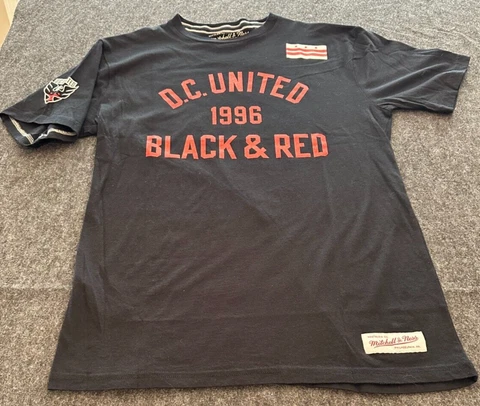 Mitchell & Ness Men's Authentic MLS DC United T-Shirt  Size: Small NWT E1 Cover