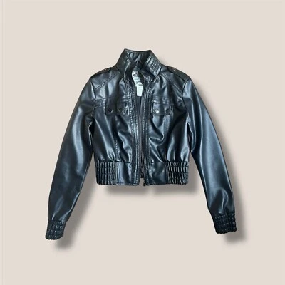 💀🍒 Y2K Wet Seal mediados de la década de 2000 recortada imitación cuero chaqueta de moto talla XS Foto 1 de 4