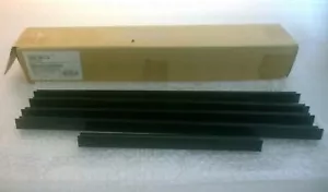 APC AR7600 NetShelter SX 42U/48U Baying Trim Kit Black - Foto 1 di 1