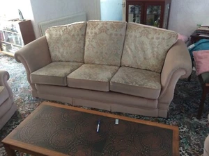 Quality 3-piece Suite. 3-seater sofa, 2 armchairs - Picture 1 of 8