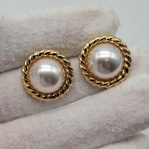 Faux Mabe Pearl Pierced Earrings White Gold Tone Classy Classic - Picture 1 of 8