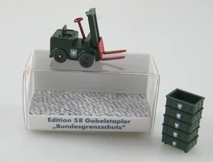 Wiking 1:87 Gabelstapler BGS Bundesgrenzschutz mit Stapelkästen Sondermodell - Bild 1 von 1