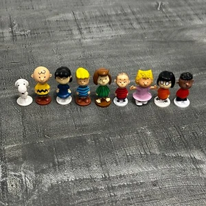 Charlie Brown Peanuts Figures 2” PVC Toys Cake Toppers Lot of 9 - Picture 1 of 4