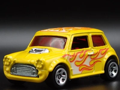 1969-1976 MINI COOPER MARK III 1:64 SCALA DA COLLEZIONE DIORAMA - Immagine 1 di 4