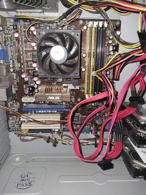 Scheda madre  Asus M3N78-VM con CPU AMD Athlon 7850 e 4GB di memoria - Immagine 1 di 4