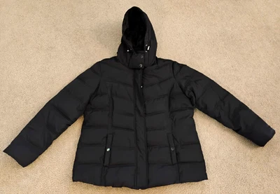 Chaqueta de abrigo acolchada con capucha negra St. John's Bay para mujer talla X-grande Foto 1 de 4