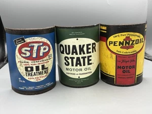 Lot de 3 - Demi bidon d'huile métal Quaker State, STP et Pennzoil décoration murale gaz et pétrole - Photo 1/4