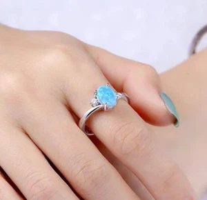 ANILLO DE ÓPALO OVALADO AZUL DE PLATA ESTERLINA GRABADO, joyería de moda para mujeres niñas, talla 10 - Imagen 1 de 8