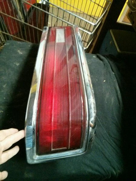 LUZ TRASERA DERECHA PASAJERO EXTERIOR SE ADAPTA A DINASTÍA 88-93 17247 Foto 1 de 1