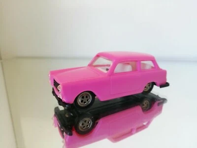 Plastica KDN Innocent Austin A40 rosa 1:43 - Immagine 1 di 4