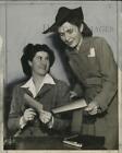 1942 Press Photo Lorna Lindsay And Mrs George G Brumder Purchased Defense Bonds