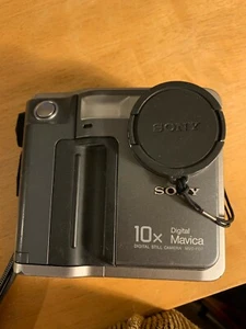 Sony Vintage Mavica MVC-FD7 3.5" floppy disk digital camera - Camera Only - Picture 1 of 8