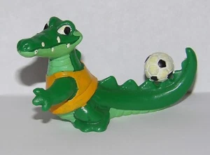 Figura de pvc cocodrilo perillas de cama y escobas Disney 1981 vintage, matón Alemania - Imagen 1 de 2