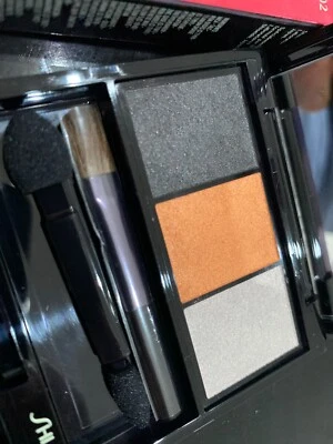 Trío de colores de ojos satinados Shiseido Luminizinh OR302 Foto 1 de 4