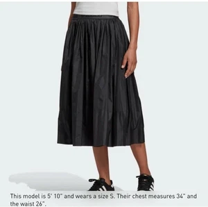 New Women's Adidas Pleated Black Midi Skirt KPOP GP5941 $80 Choose Size: M - Picture 1 of 10