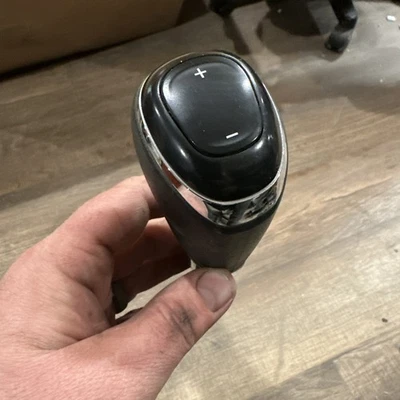 2016 2017 Chevrolet Equinox Shifter Knob Used - Image 1 of 4