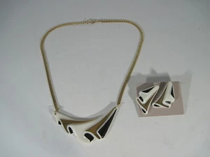 Avon Black White Necklace Choker Pendant Gold Vintage 1987 Porcelain Waves Flat  - Picture 1 of 3