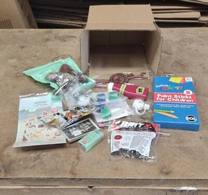 Small box assortment of childrens toys - Picture 1 of 1