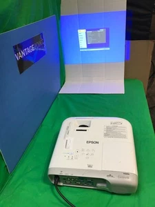 Epson PowerLite 990U/H867A 3LCD WXGA Projector 1280x800/ LOW LAMP HOURS* - Afbeelding 1 van 9