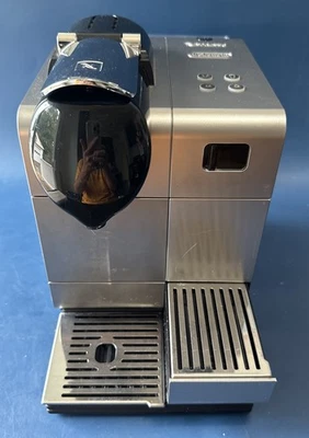 Cafetera espresso de cápsulas Delonghi EN520S Nespresso Lattissima Foto 1 de 4