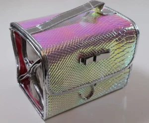 CLAIRE’S - BOLSA DE ALMACENAMIENTO DE MAQUILLAJE DE VIAJE CON ROLLO HOLOGRÁFICO - 20x15x15 CM - Imagen 1 de 16