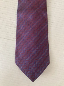 Guess Men's Necktie Tie Silk Red Blue Striped Geometric Made in USA - Picture 1 of 7