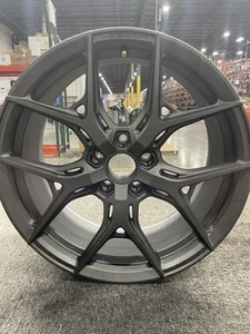 Blemished Single 19x8.5 Gray Wheel Vossen HF5 5x112 30 - Picture 1 of 2