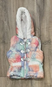 LITTLE LASS Girl’s Youth Full-Zip Puffer Hooded Vest Size 4 Rainbow Tye Dye - Picture 1 of 5