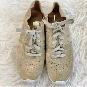 Tenis para mujer Treadlite by UGG, talla 8, oro metálico brillante brillo, polvo de estrellas - Imagen 1 de 12