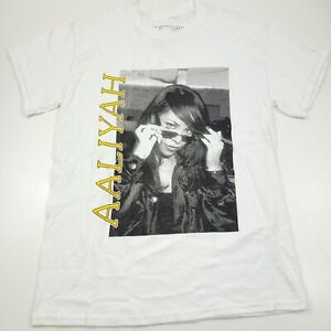 Aaliyah Short Sleeve Graphic Tee T-Shirt in White Mens Size Small