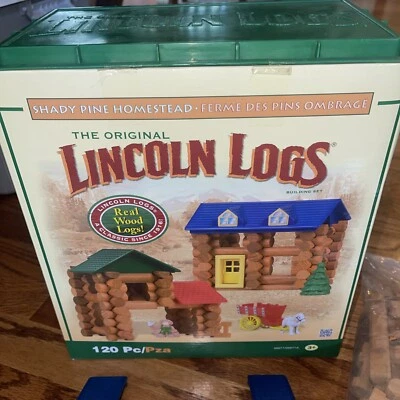 全新带盒 Lincoln Logs Shady Pine Homestead 建筑施工套装 120 件 3 岁以上 — 第 1/4 张图片