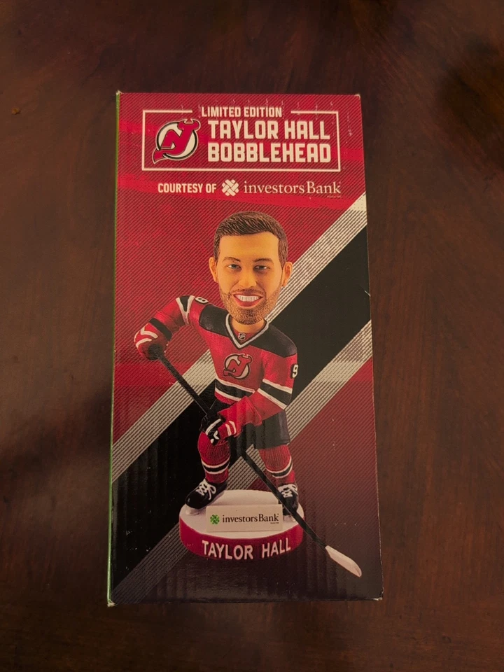 Taylor Hall Bobblehead NJ New Jersey Devils SGA con caja 2016 Carolina Hurricanes Foto 1 de 3