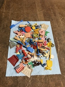 Lote Mixto Juguetes Dijes De Plástico Premios Gumball Vending Cracker Jack De Colección - Imagen 1 de 17