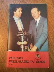 1982-1983 CHICAGO BLACK HAWKS HOCKEY TEAM  PRESS RADIO TV GUIDE YEARBOOK - Picture 1 of 12