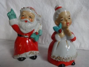 Vintage Santa & Mrs. w/ Green Gloves and Holly Leaves w/Berries - Picture 1 of 9