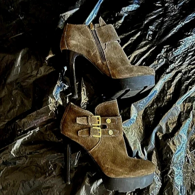 Guess Gwelnorre 深绿色麂皮绒厚底高橡胶山拉链 8.5М 码 — 第 1/4 张图片