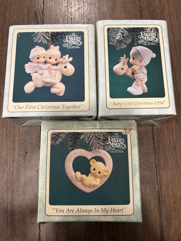Precious Moments Baby’s 1st Christmas 1994 Our First Ornament con Caja (LOTE de 3) Foto 1 de 1