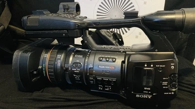 BUNDLE: Sony PMW-EX1R XDCAM Full HD SxS Camcorder w/ 14x Fujinon Lens + 582hrs - Image 1 of 4