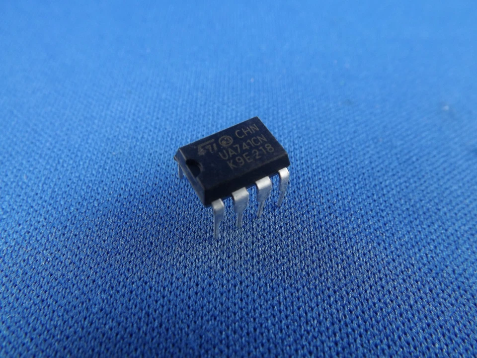 2 Stück IC LM741 = UA741CN DIP-8 Operationsverstärker "der Klassiker" - Bild 1 von 1