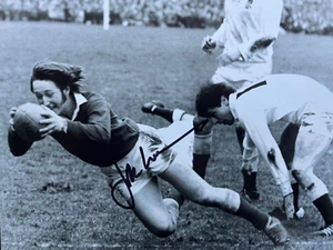JPR WILLIAMS - LEGENDARY WELSH RUGBY PLAYER - EXCELLENT SIGNED PHOTOGRAPH - Picture 1 of 1