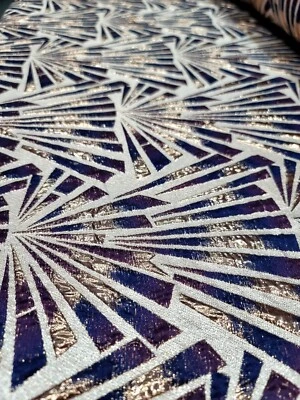 Tela brocada metálica geométrica dorada púrpura 57” W vendida por yarda azul Art De Foto 1 de 4