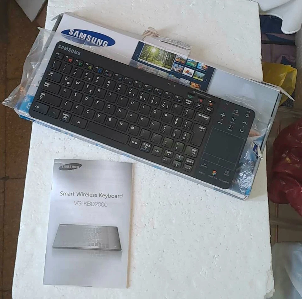 SAMSUNG VG-KBD2000 Smart Wireless Keyboard Tastiera TV Bluetooth Con Scatola - Immagine 1 di 4