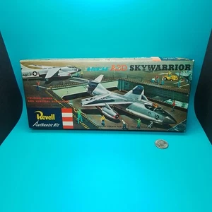 Revell "S" H241-98 Douglas A3D Skywarrior 1/83 Modell 1956 Neu in OVP - Bild 1 von 3