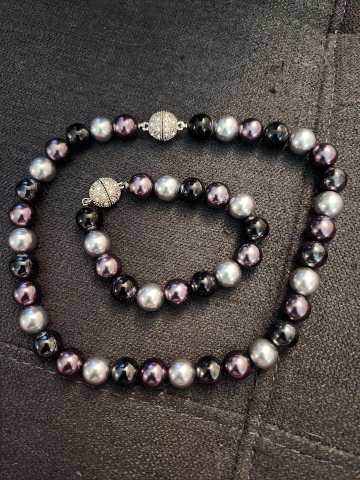 Elegante conjunto de joyas Premier Designs negras y plateadas Foto 1 de 2