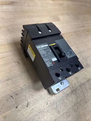 SQUARE D QDA32200 QDA I-LINE 3 POLE 200 AMP 240v FLAWED GREEN CIRCUIT BREAKER - Image 1 of 4