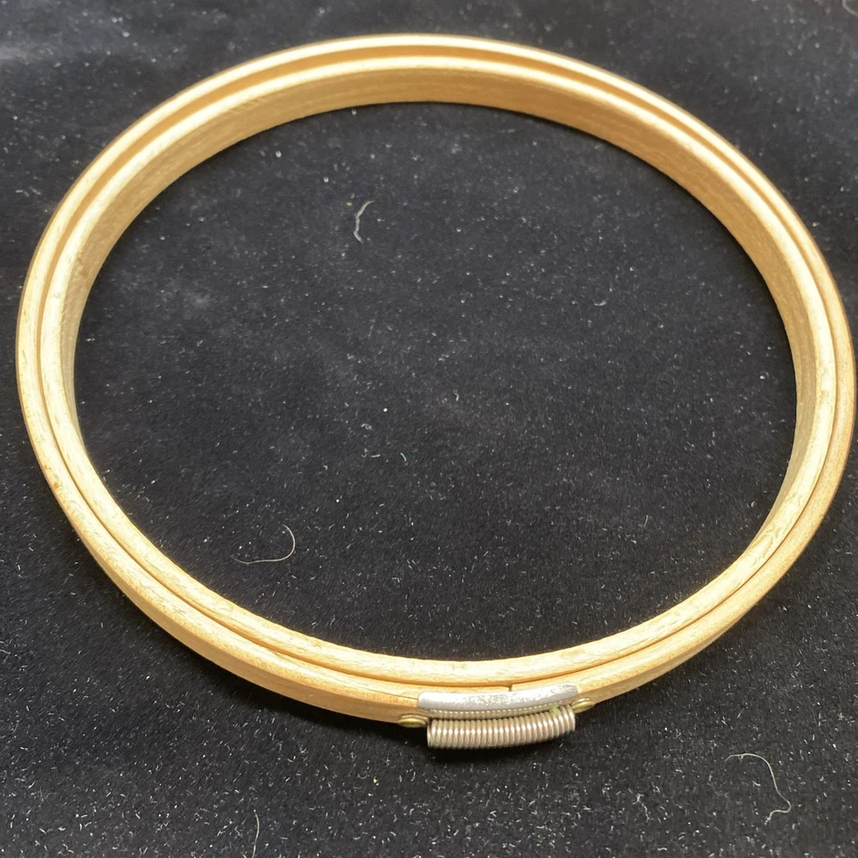 Vtg Gibbs HOLDTITE Embroidery Hoop Spring Tension Wood 6" Round USA - Image 1 of 4